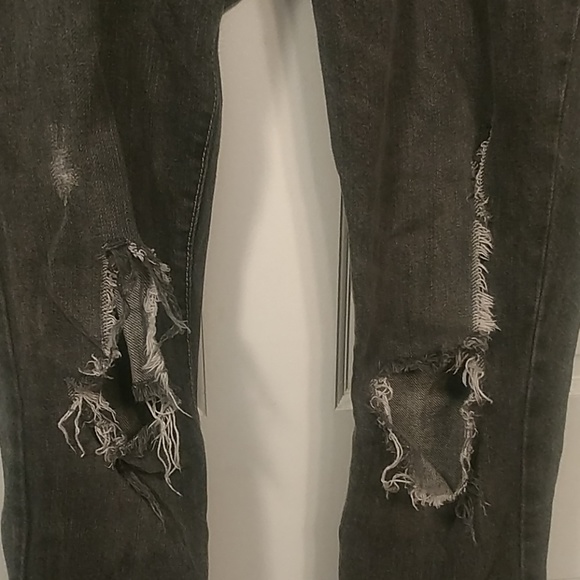 Distressed skinny jeans - Picture 3 of 5